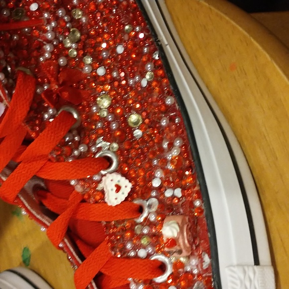 Cherry Pit Red Converse! - Picture 6 of 12